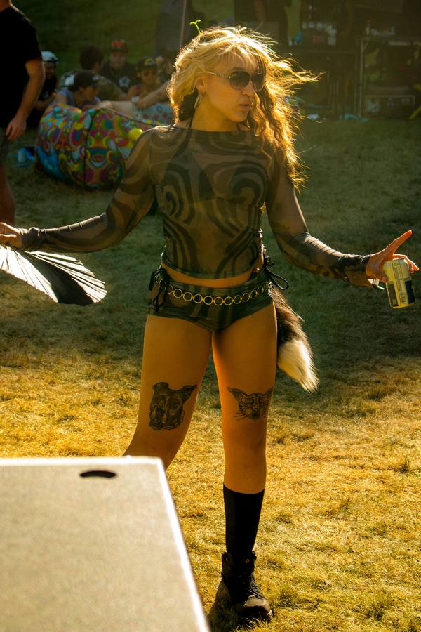 black label radio — dancer with a fan in the afternoon light