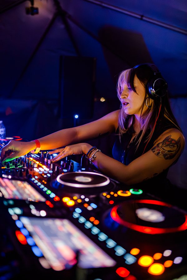 bribytes live at the decks