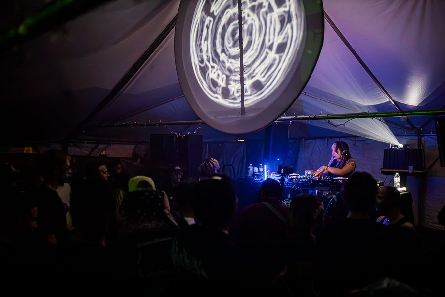 bribytes under the tent projection