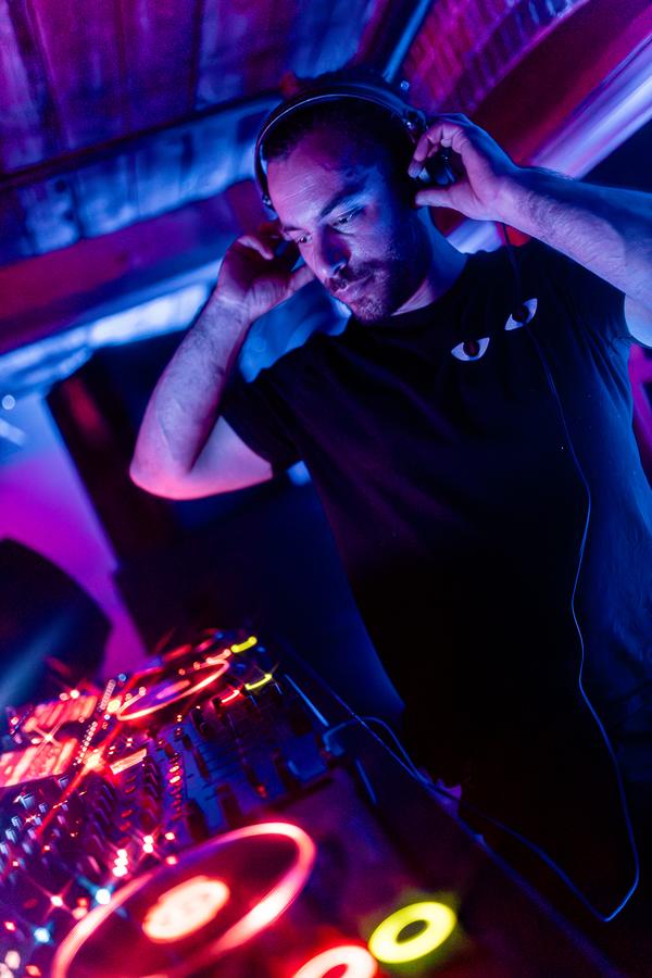 Max Lagardi on the decks
