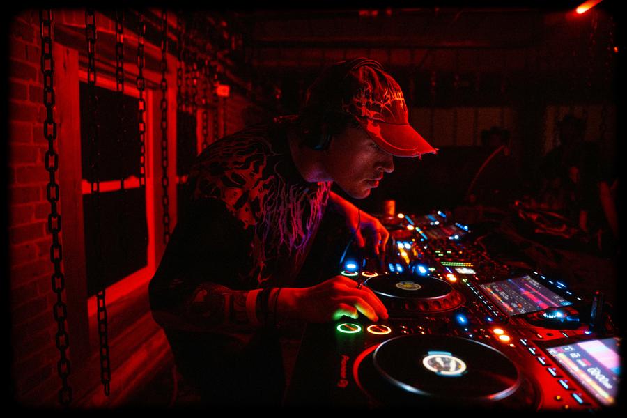 ryzl in the booth