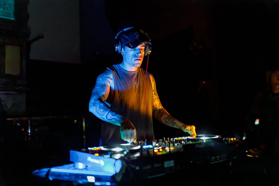 ryzl live at the decks