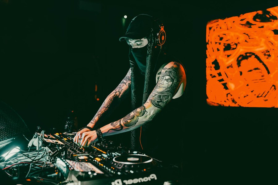 ryzl masked in the orange light