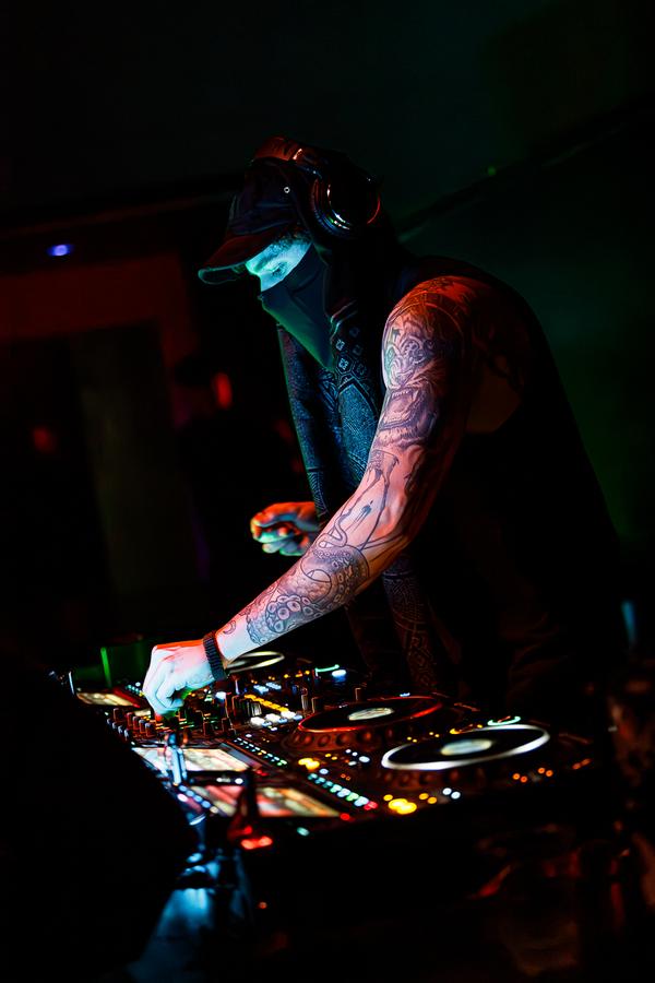 ryzl performing